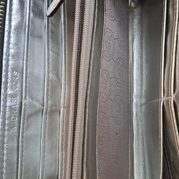 Mk zip around wallet - Picture 4 of 8